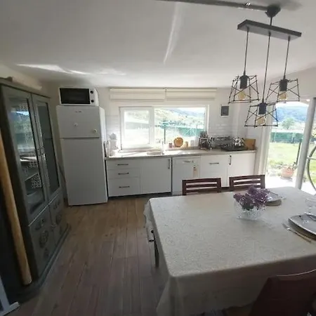 Assos Egedebirnefes Kir Evi Ayvacik (Canakkale)
