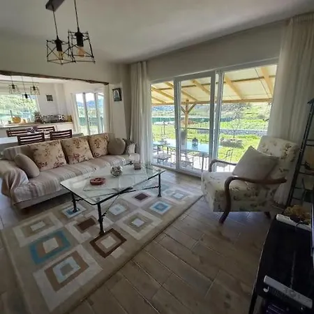 Assos Egedebirnefes Kir Evi