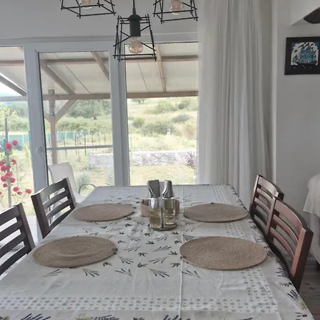 Assos Egedebirnefes Kir Evi *